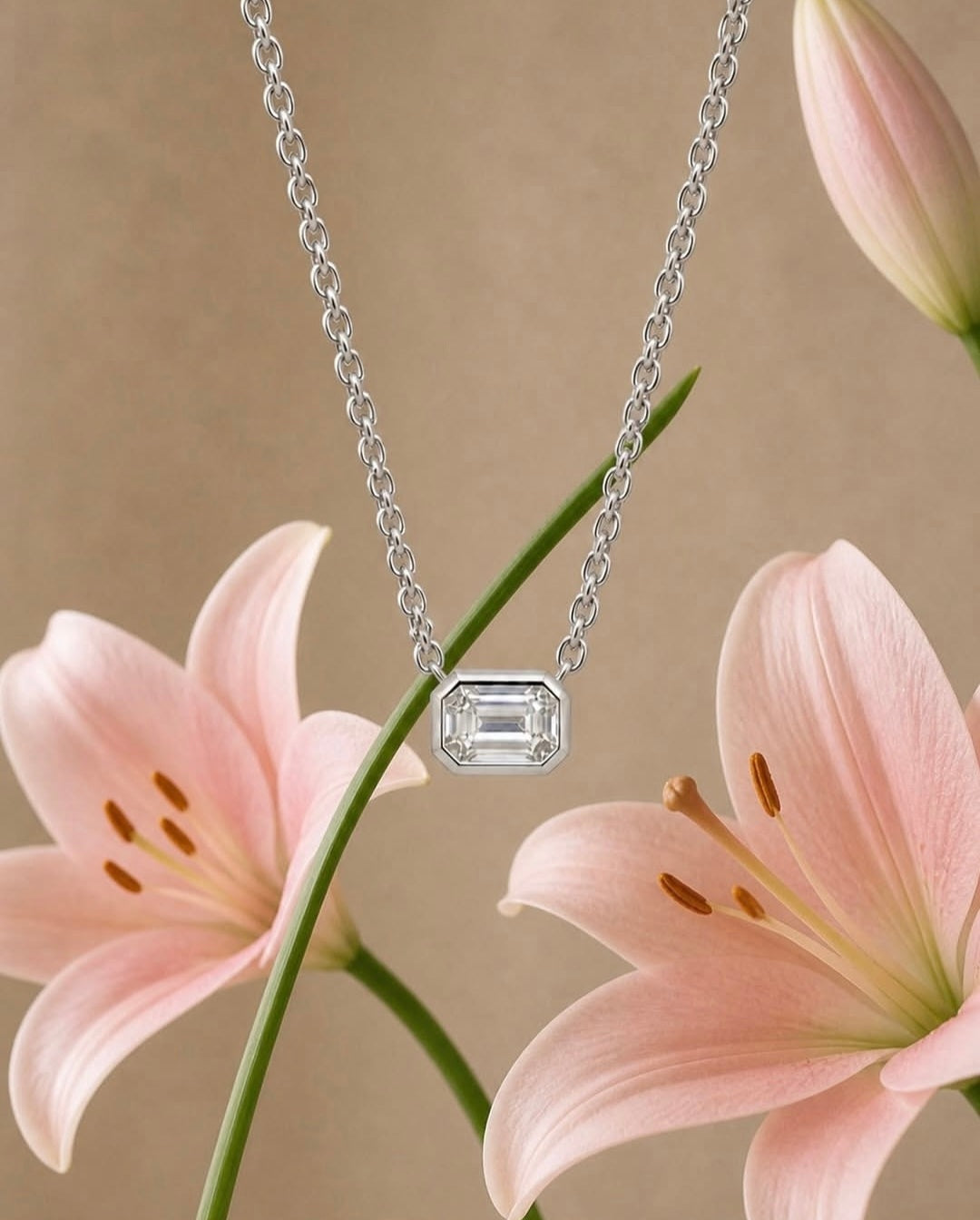 Stunning Gold Pendant Platinum Chain with Emerald‑Cut Diamond